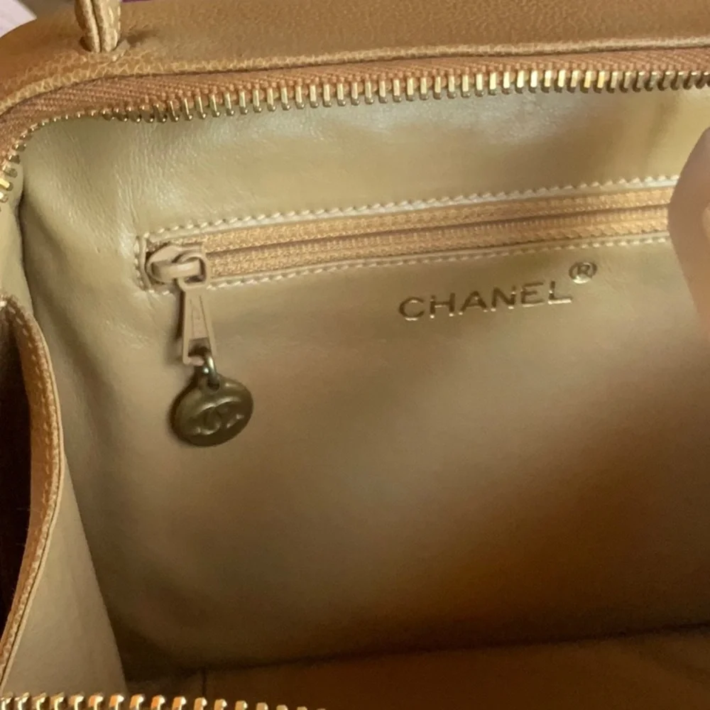 SOLD🌟CHANEL Timeless CC Vanity bag/Train Case Camel ✨GORGEOUS✨ - Picture 6 of 16